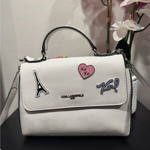 ONE DAY SALE💫

SALE💐KARL LAGERFELD Paris Reina top handle bag 🤍